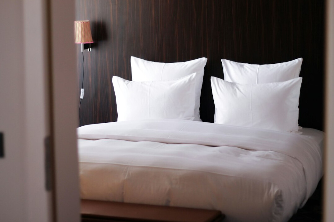 Bright and cosy hotel room with double bed